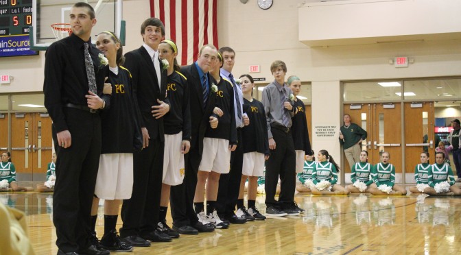 Jordan Thompson gets crowned Homecoming king